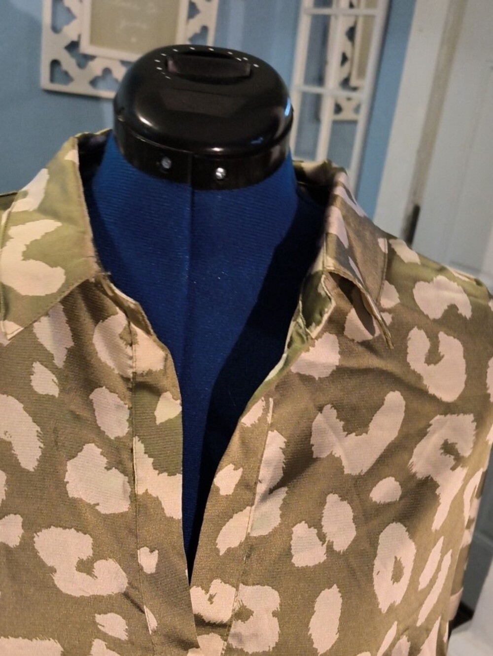 eesome Olive and Cream Leopard-Print Tunic - Picture 4 of 12
